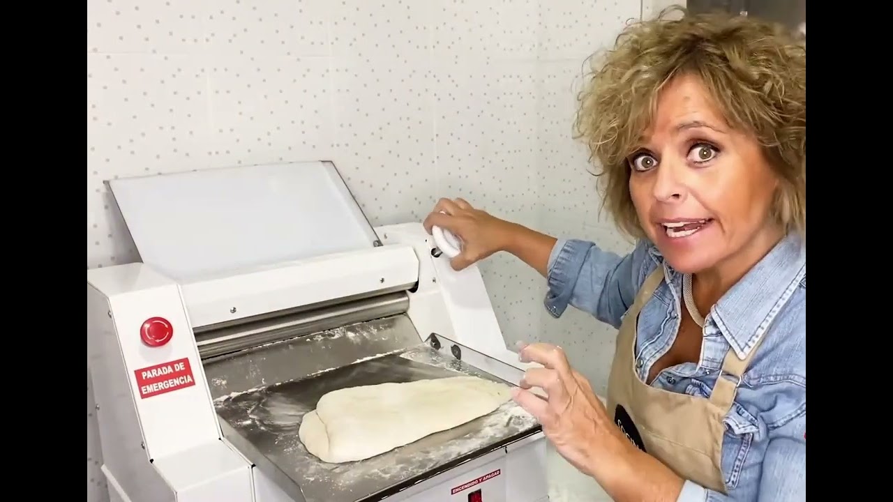 Sobadora de masa, Revolvedora, Mesón de Trabajo y Horno Multifunción