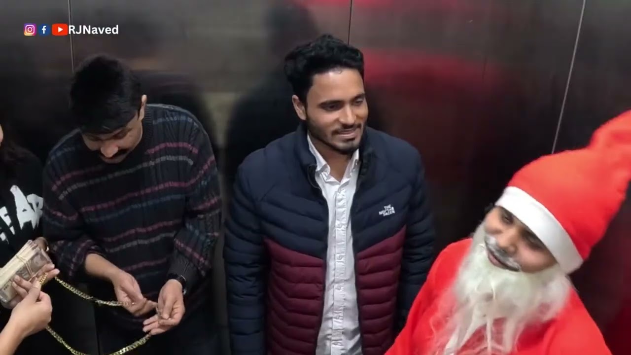 Ho ho ho Santa in lift again 😂