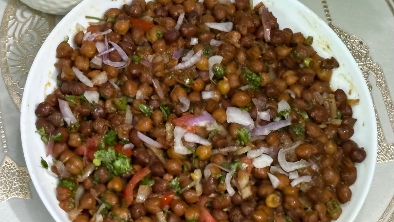 Chatpati kala chana chaat ( spicy black chickpeas )