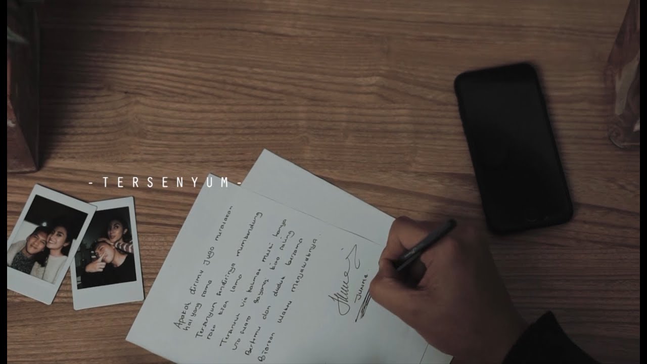 JUNNA ADITYA - TERSENYUM (Official Music Video)