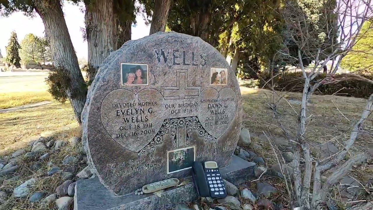 Visiting Dawn Wells\Mary Ann's Final Resting Place