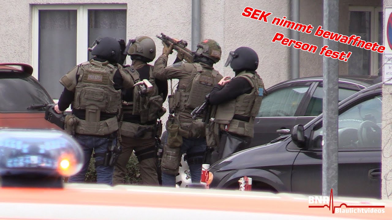 11.02.2022 - SEK nimmt bewaffneten 32-Jährigen fest! Großeinsatz der Polizei in Essen-Katernberg!