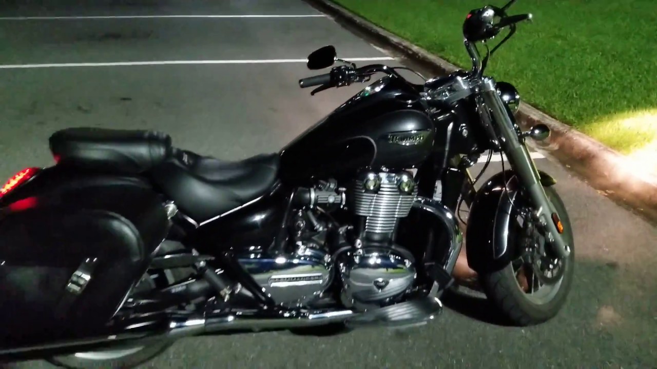 Triumph Thunderbird Commander  - Vance & Hines Twin Slash Duals