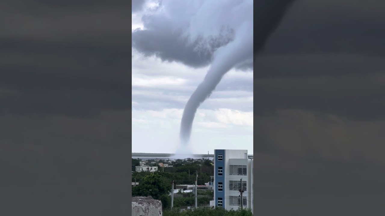 EN LA ROMANA SE FORMÓ UN TORNADO 