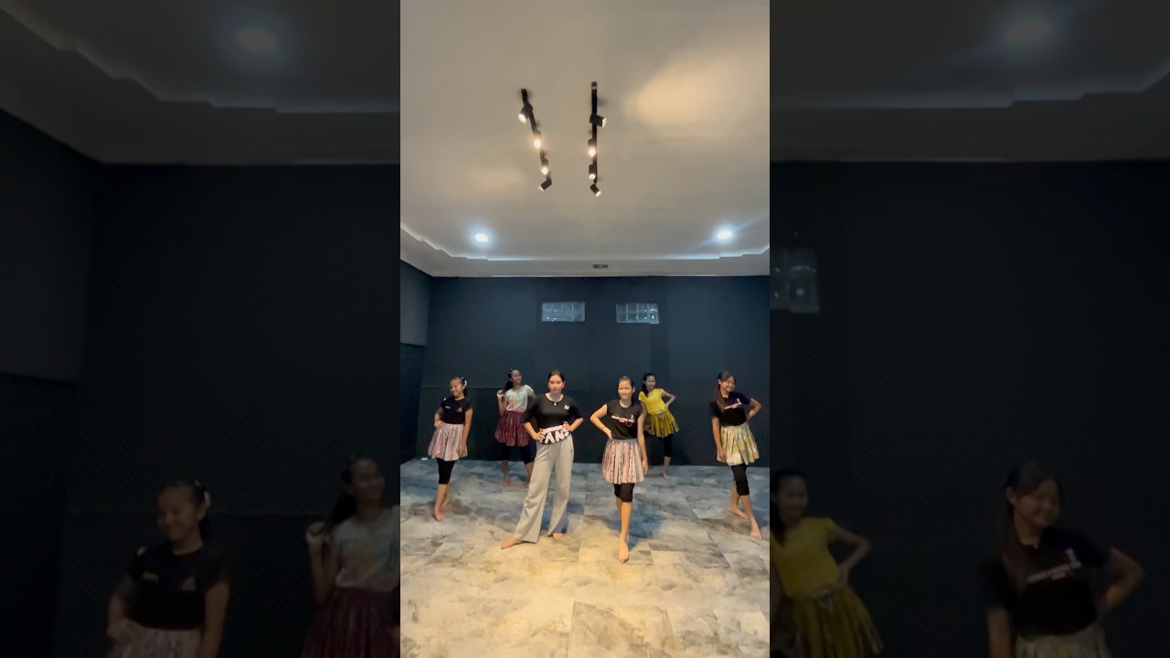 Thai hits 💃🏼 #missmala #sanggarcirebon