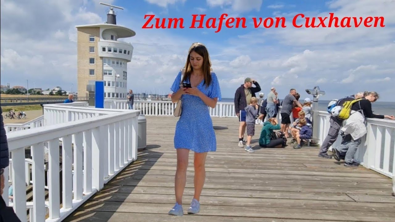 Zum Hafen von Cuxhaven