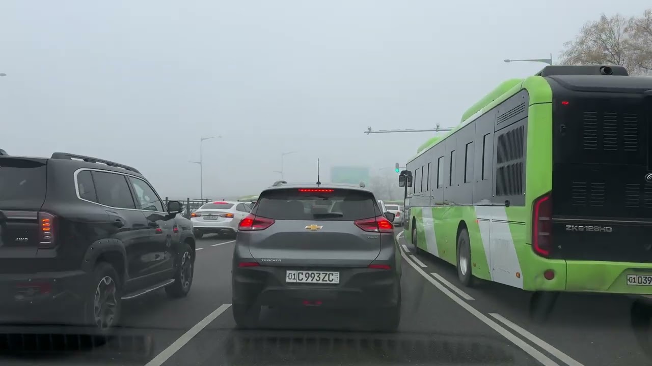 🌅🚗 Утро 18 февраля — спокойный ритм дороги и чистое небо над городом