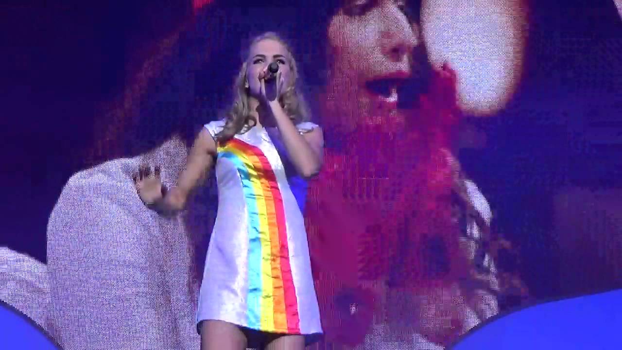 K3 in Enschede 2016 de nieuwe K3 zingt 10.000 luchtbalonnen