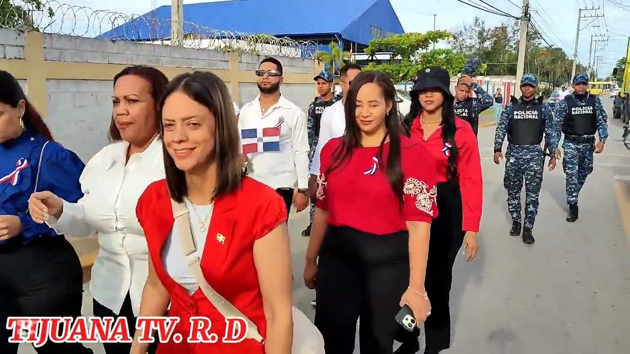 TIJUANA TV. R. D. Desfiles de los Centros Educativos  Villa Riva Luis T. Molina y Juan Pablo Duarte.