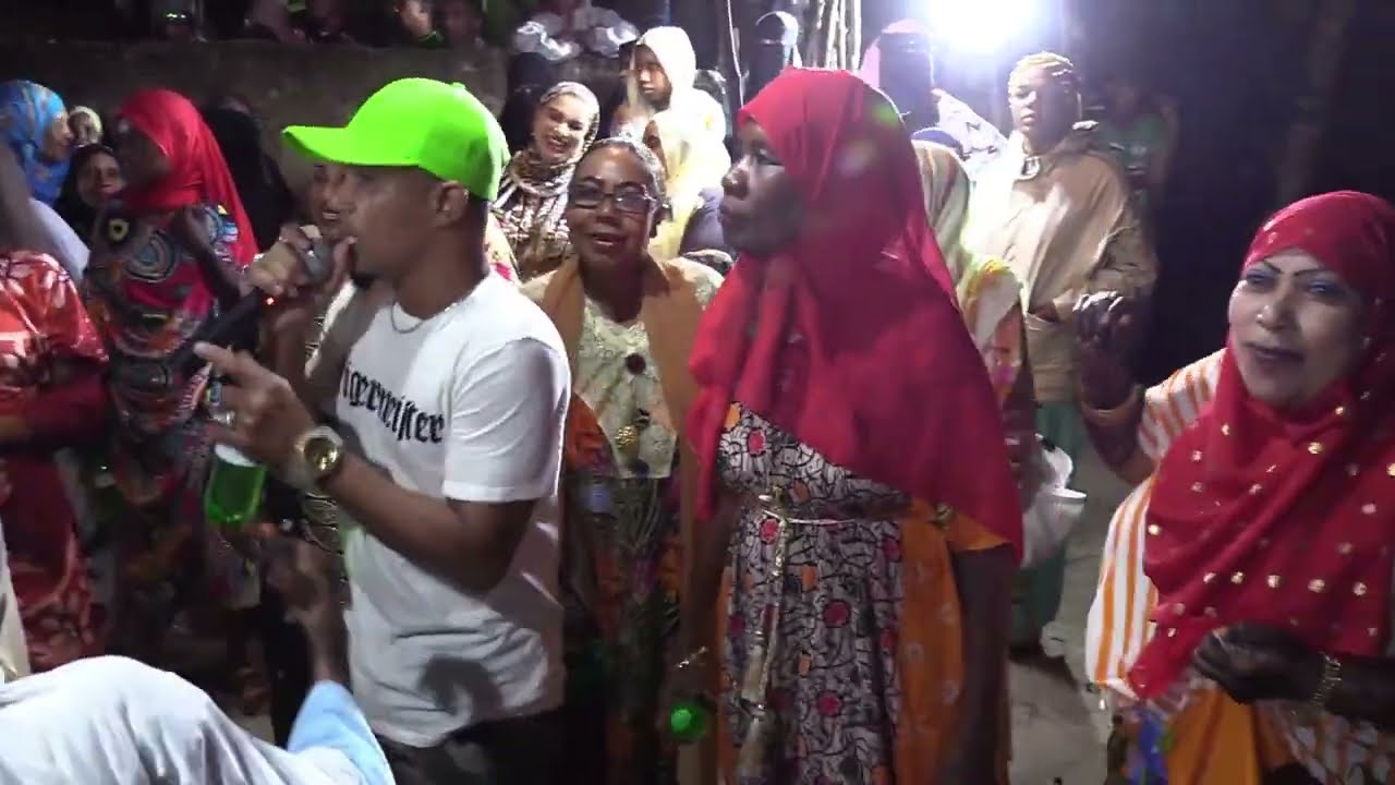 Bajuni Rahatele ndani ya Lamu Matondoni performance at a wedding