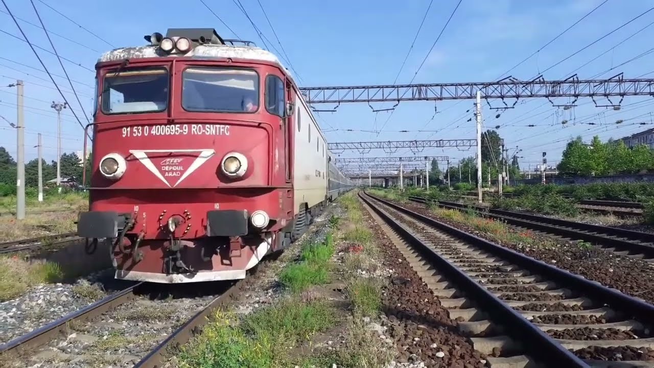 Ultimele trenuri de primavara printre flori de mac in Gara Bucuresti  Basarab