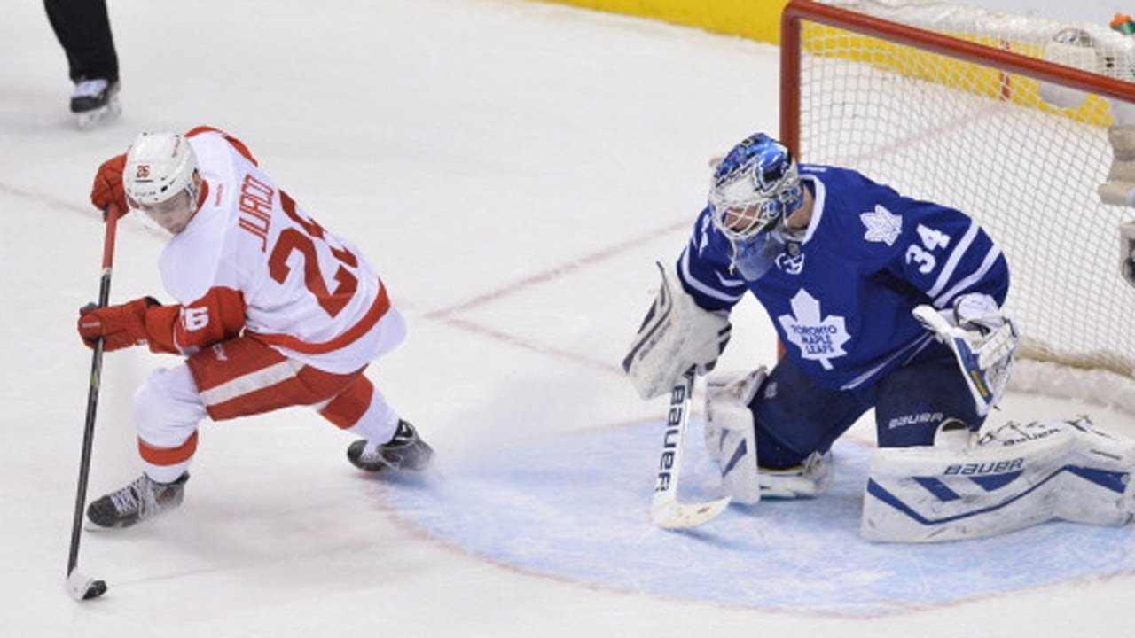Tomas Jurco scores five-hole on spin-o-rama