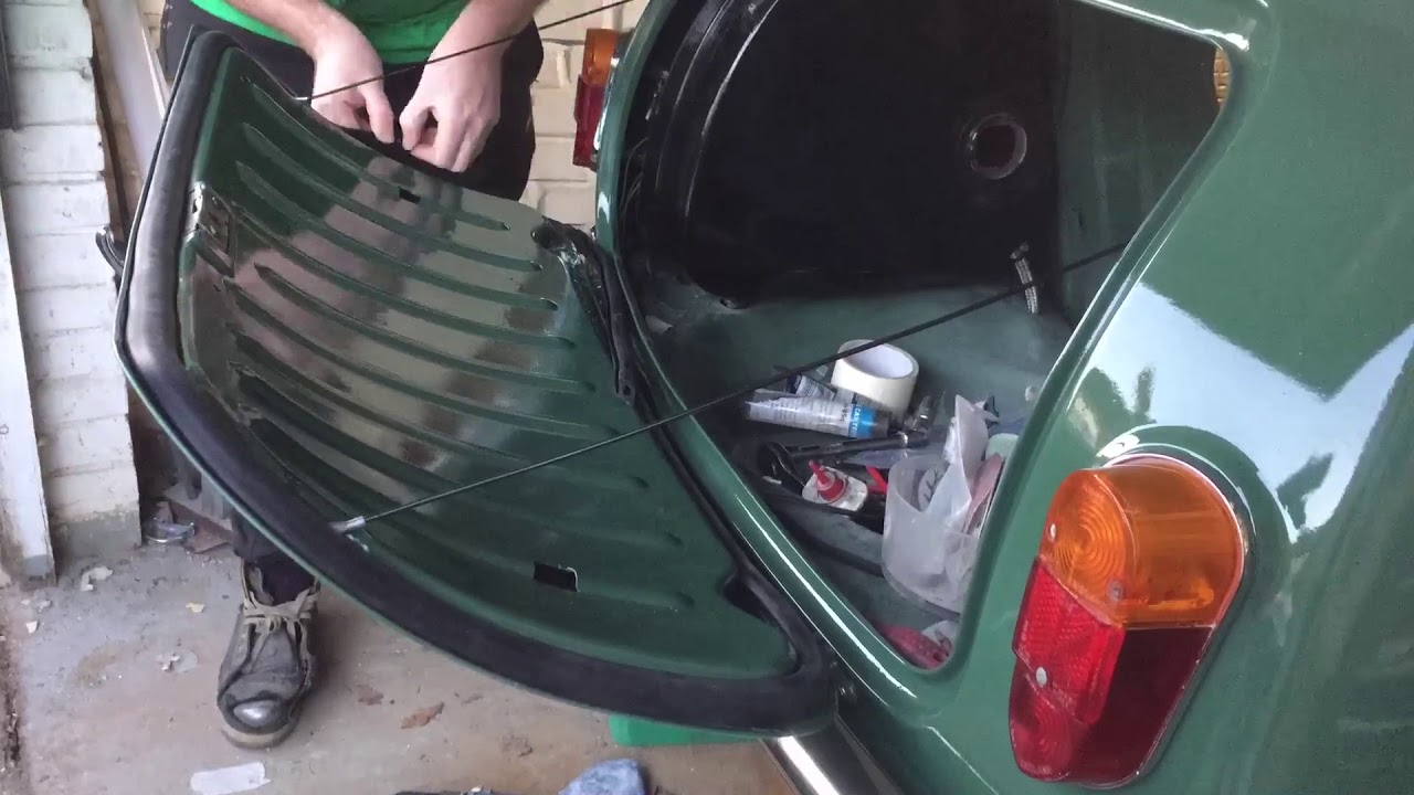 1964 Mk1 Mini Restoration S2 Ep244 — Уплотнитель багажника