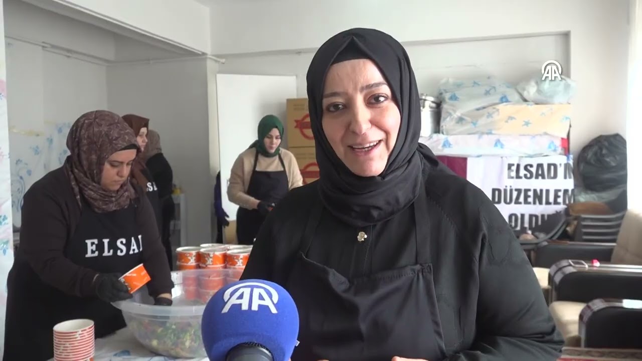 Elazığ'da kadınlar iftar sofrasında dayanışma için ocak başına geçti