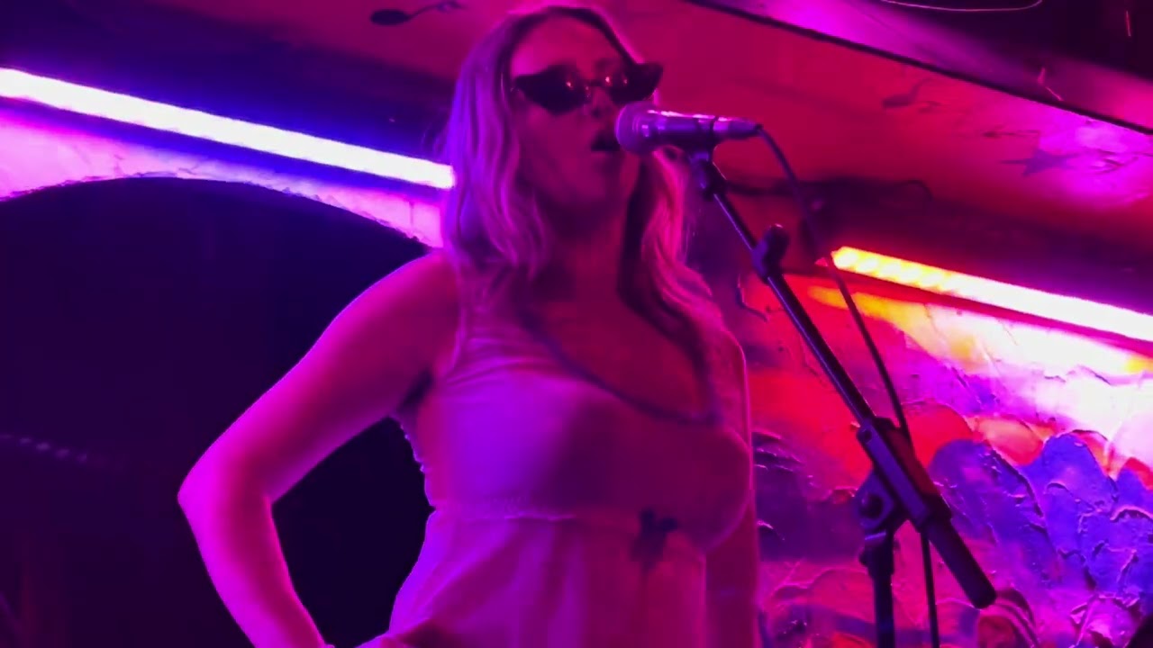 FAERYBABYY - connie, live at The Shacklewell Arms, London