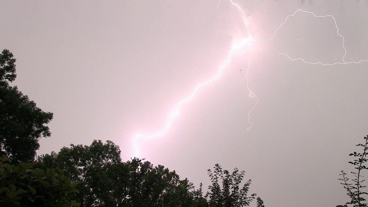 Unwetter mit Naheinschlägen und sehr lautem Donner am 27.07.2013