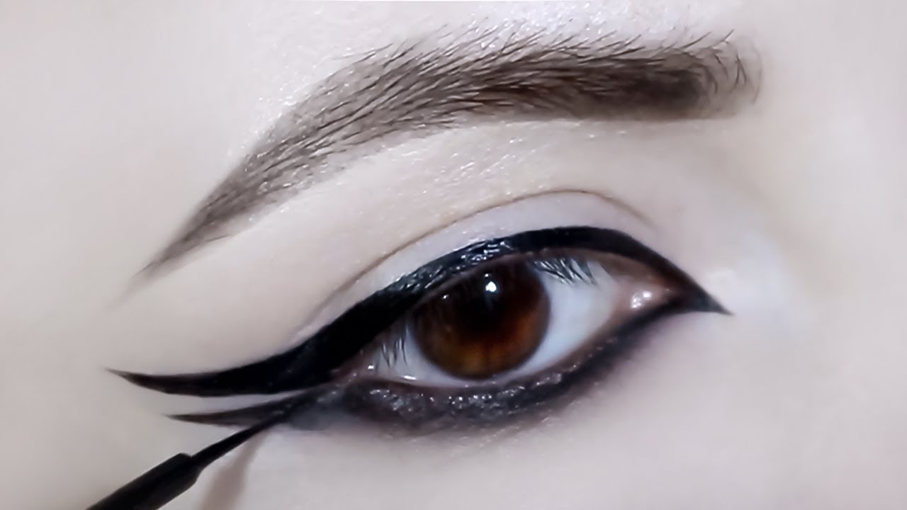 Double Winged Eyeliner Look | Step-by-step Makeup Tutorial