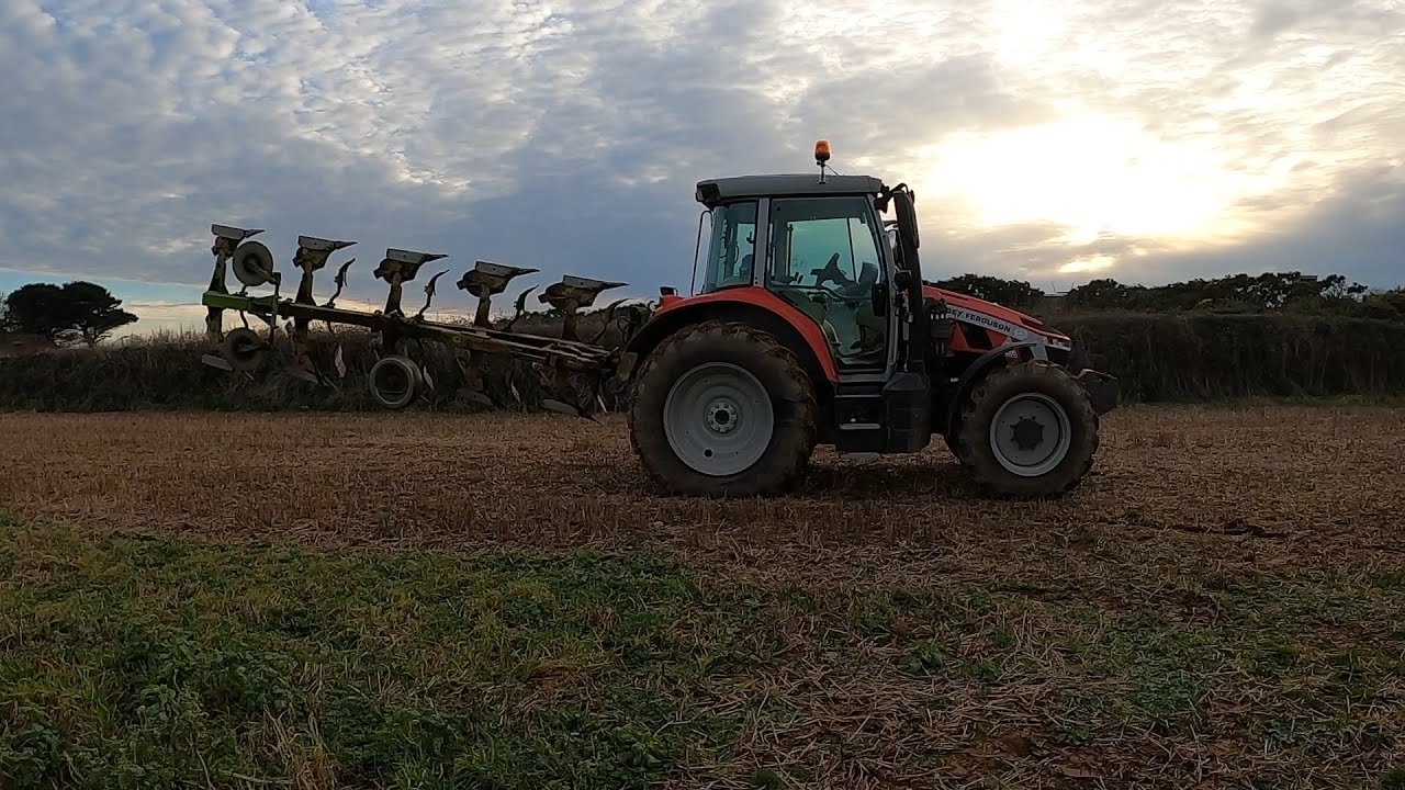 Ploughing again! Massey Ferguson 5S