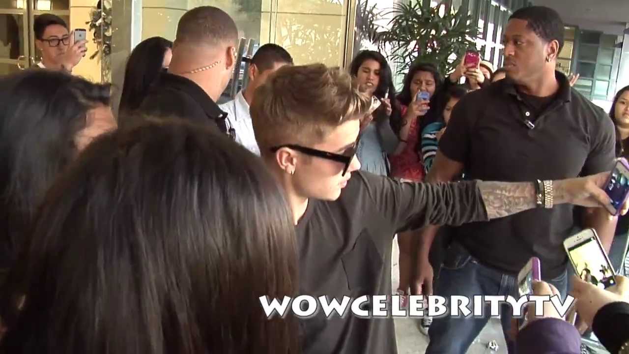 Justin Bieber arrives to fans at power 106 LA Radio station