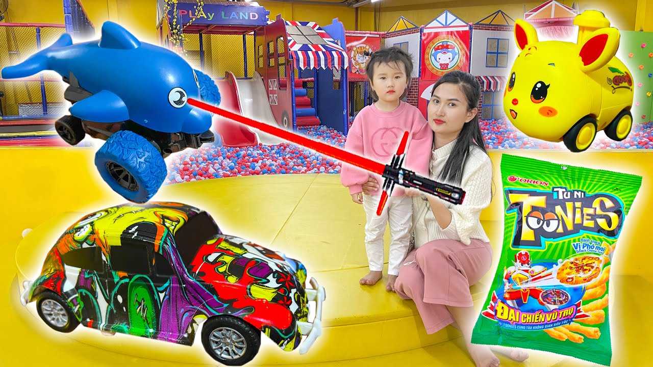 Changcady v&agrave; Cam Cam đi si&ecirc;u thị t&igrave;m c&acirc;y kiếm &aacute;nh s&aacute;ng, t&igrave;m được nhiều b&aacute;nh kẹo, khủng long đồ chơi