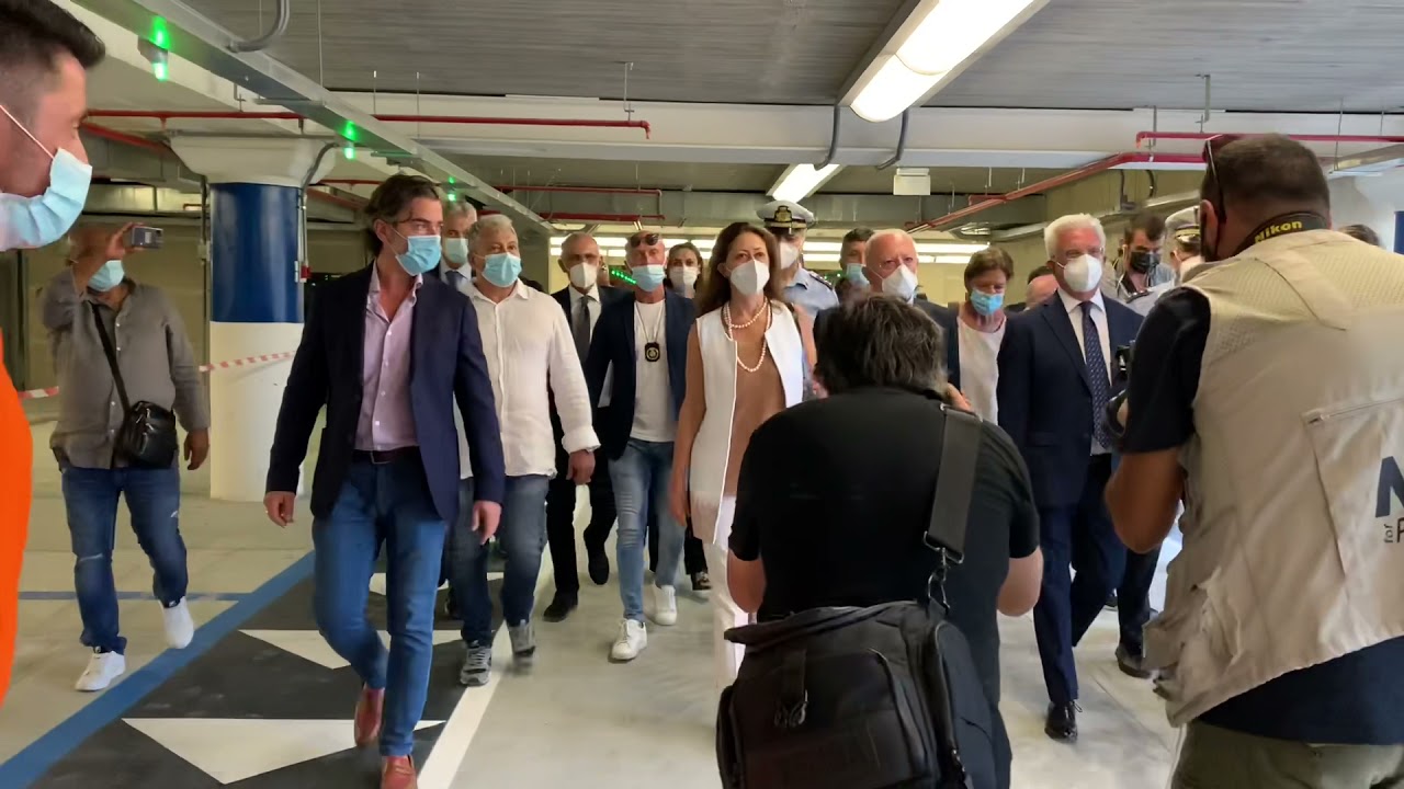 Salerno: il Governatore De Luca inaugura i parcheggi del sotto Piazza della Libertà