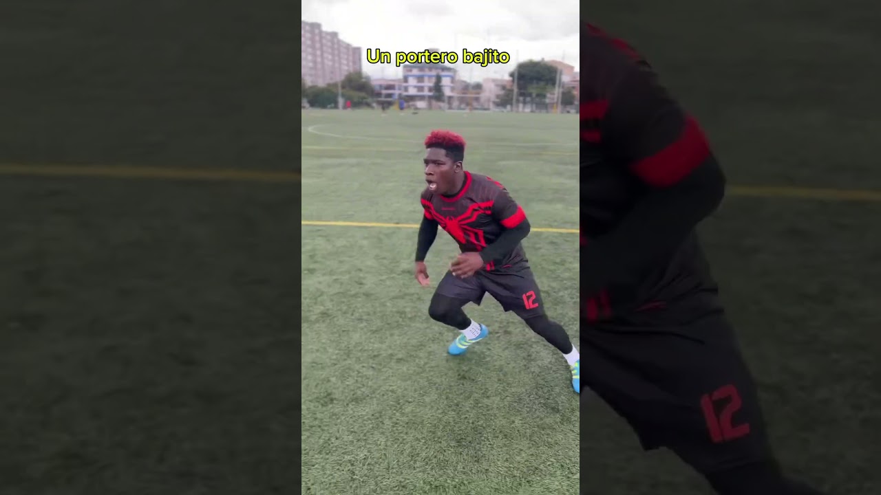 Los bajitos vuelan🔥#futbol #porteros #viralshort #football #porteras #soccer #arquero #humor #risas