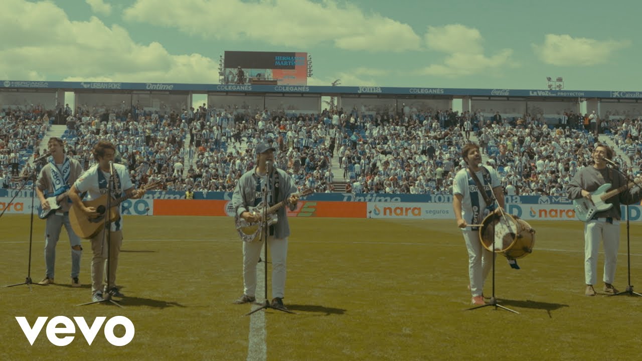Hermanos Mart&iacute;nez - Abr&aacute;zame Fuerte (Video Oficial)