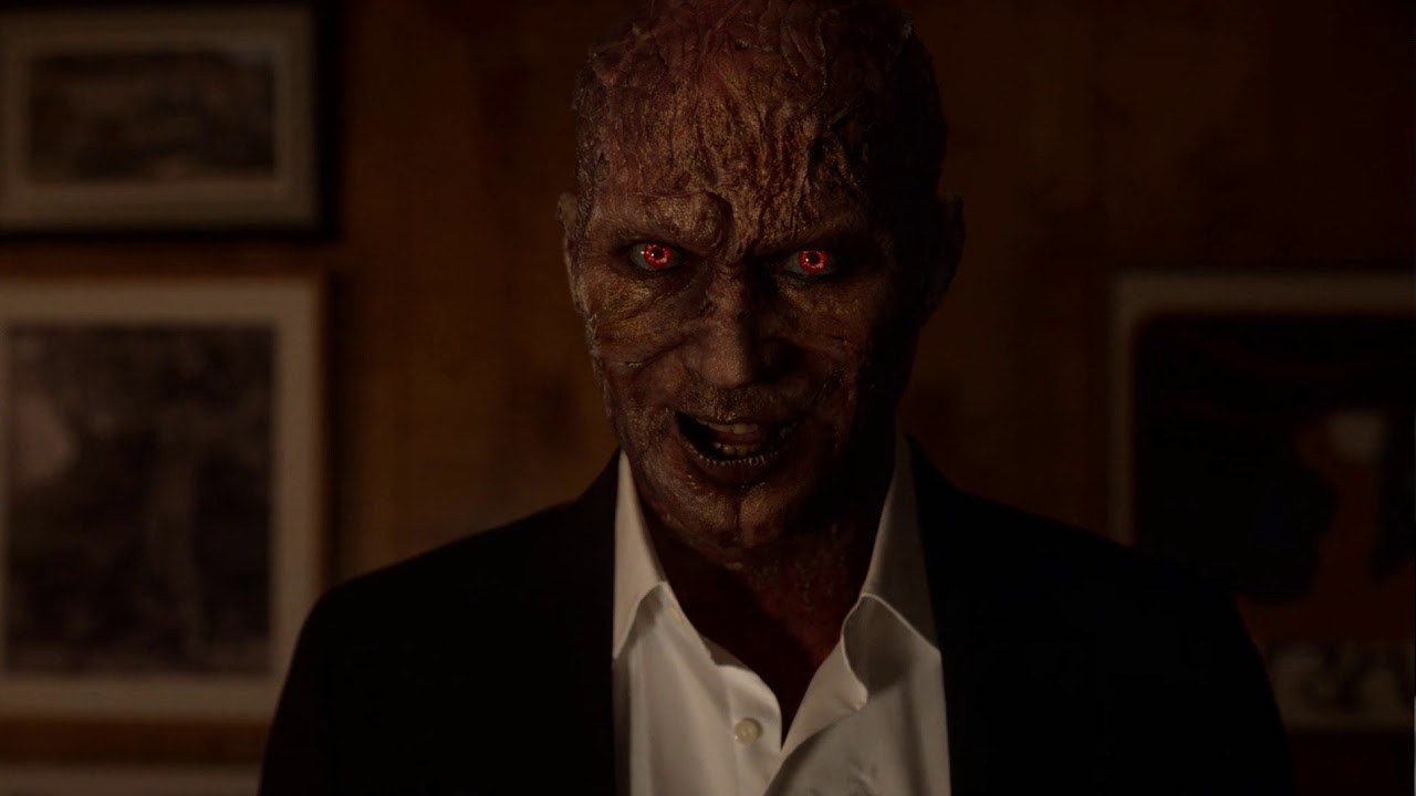 Lucifer 4x06 Lucifer breaks Julian his back