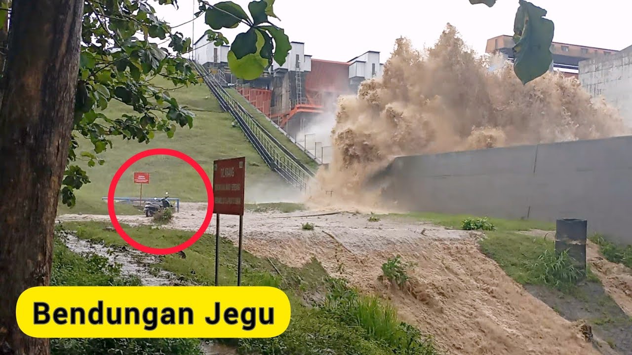 NGERI SUNGAI BRANTAS BLITAR SAAT BANJIR