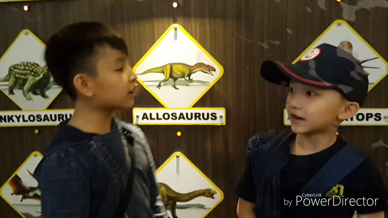 MaxMiq exploring the Dino Park!!