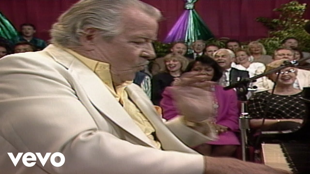 Bill & Gloria Gaither - Keep On the Firing Line [Live] ft. Calvin Newton