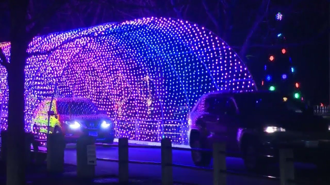 Families Flock To Drive-Thru Holiday Light Displays