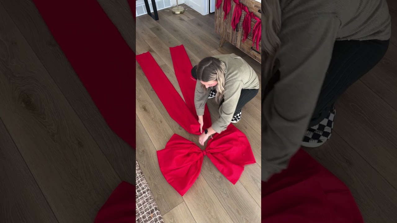 DIY oversized bow Christmas tree topper #diy #christmasdiy #christmas #handmadechristmas  #bowseason