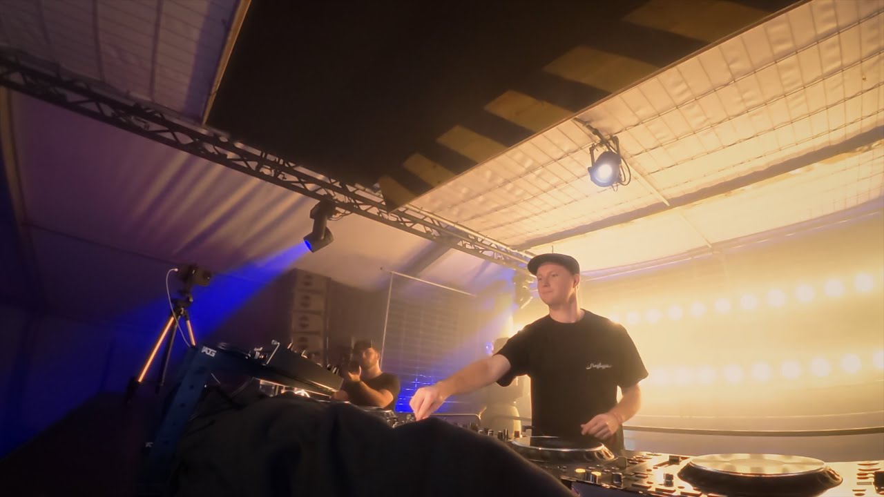 Tim van Werd live at Spiegeltent Festival 2025