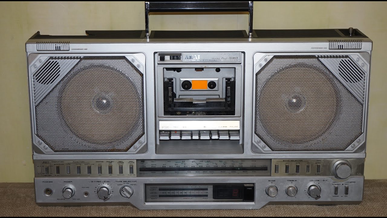 Спонтанный обзор ушатанной магнитолы Akai AJ-530FL. Замучен тяжелой неволей - с него писали песню
