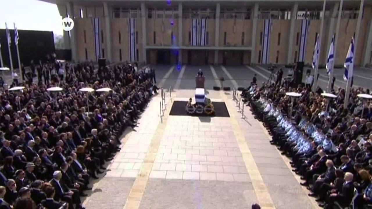 Israelis bury former Prime Minister  Ariel Sharon