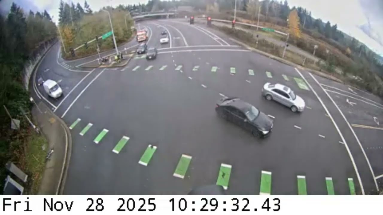 Seattle: Red Light Runner Hits Bicyclist In Crosswalk 