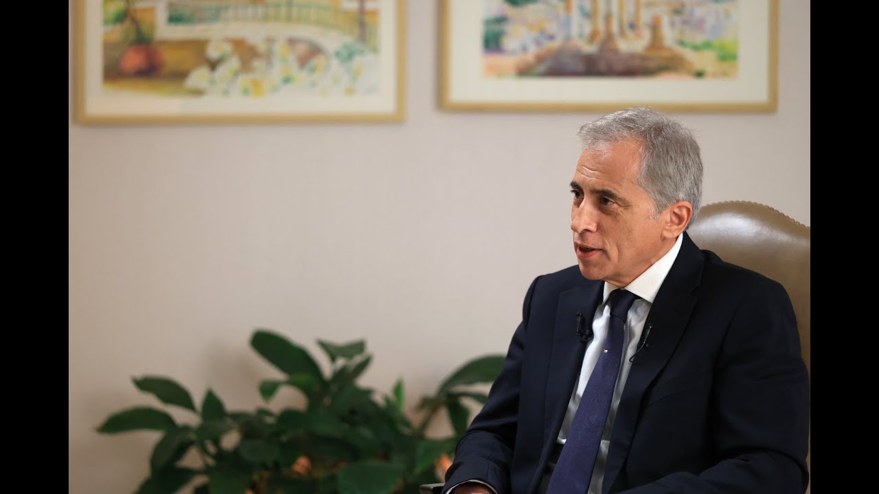 مقابلة خاصة مع رئيس الوزراء الدكتور جعفر حسان عبر شاشة التلفزيون الأردني