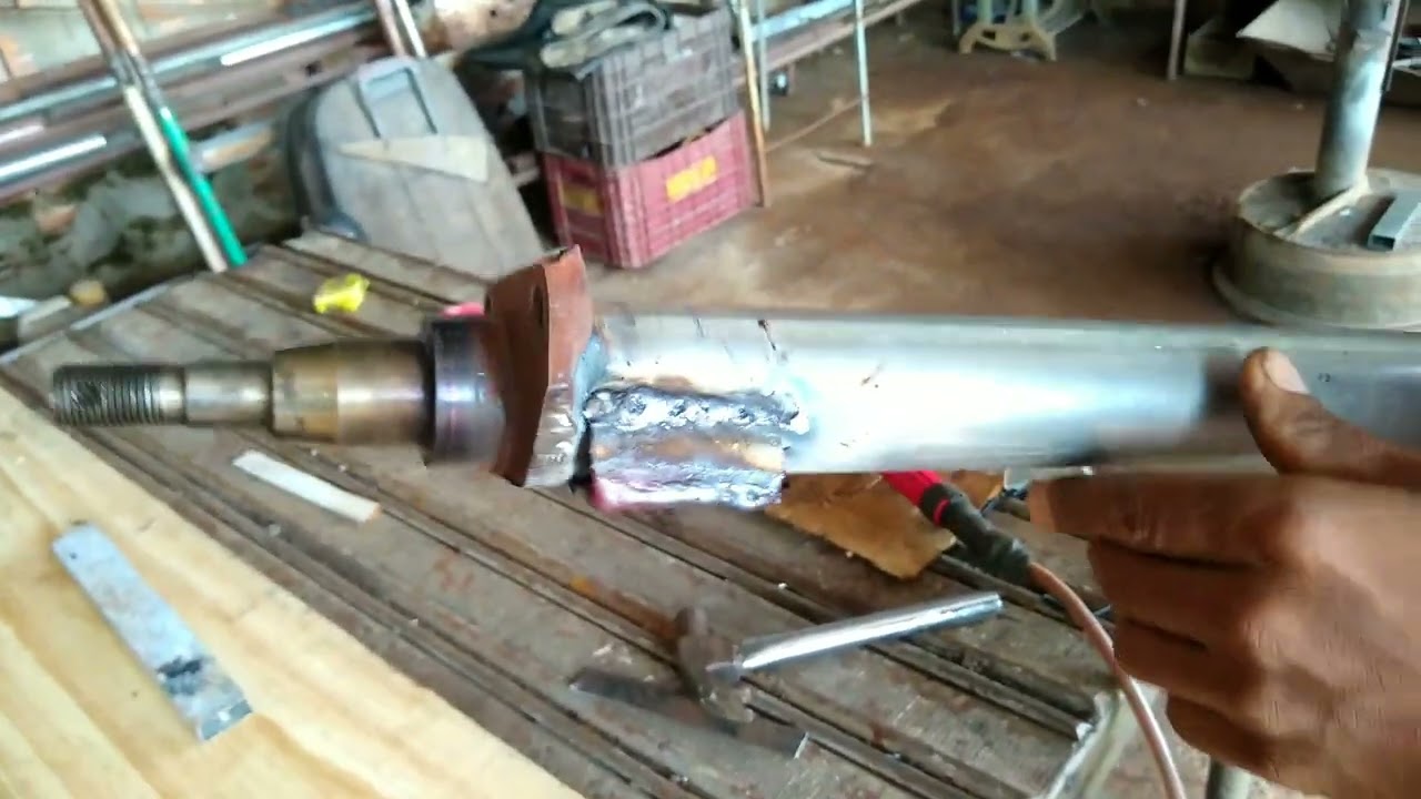 Como colocar eixo  em  #reboque de moto com  apenas com 2 parafusos.