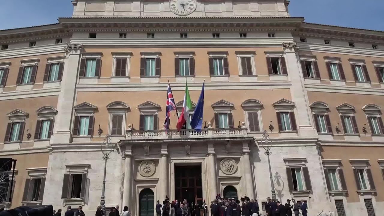 Carlo e Camilla a Roma, i reali arrivano a Montecitorio per la visita alla Camera dei Deputati