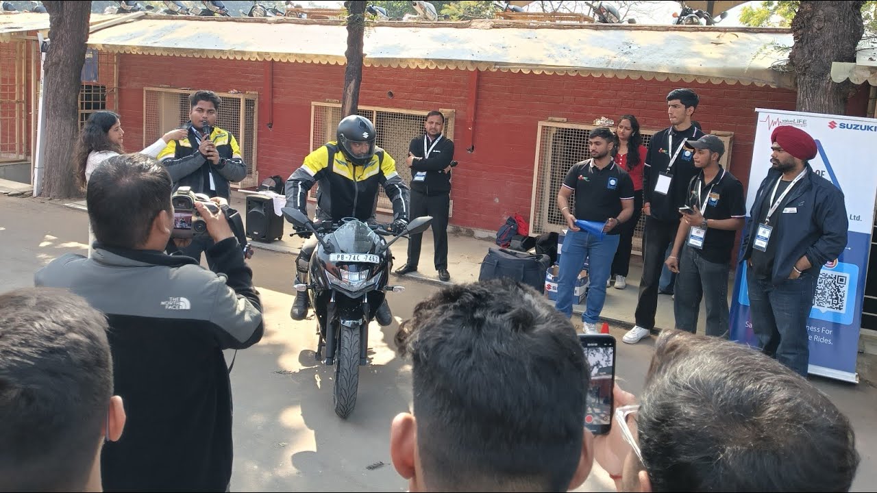 College Me Bike Aa Gyi 😮