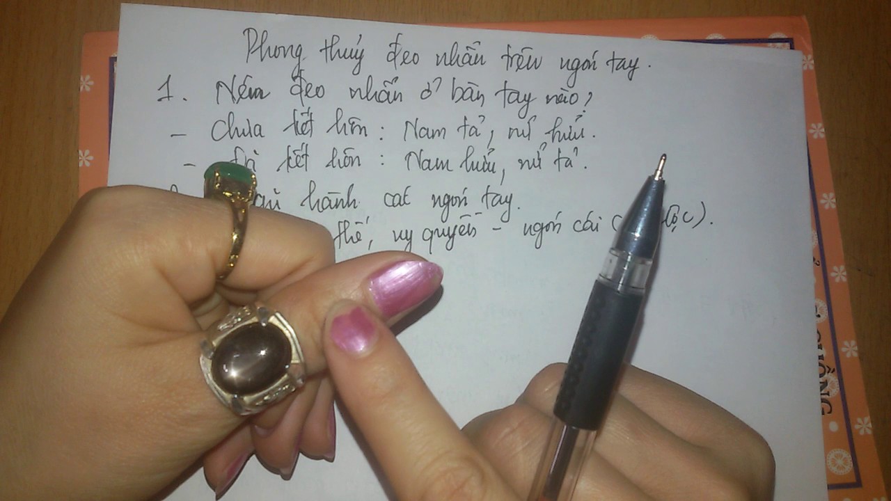 Cách Đeo Nhẫn Hợp Phong Thủy Hút Tiền Tài Câu Danh Vọng