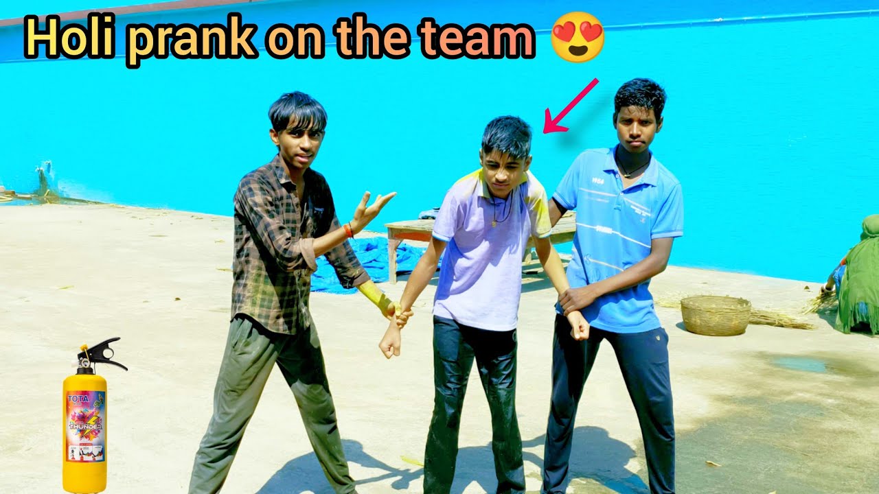 भयंकर || HOLI PRANK ON TEAM 😍