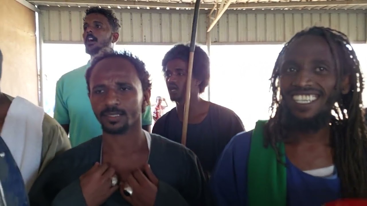 ازرق طيبة مولانا الشيخ الريح الشيخ عبدالله ازرق طيبة يطمئن علي صحة عمنا الشيخ حمد سعيد جادالرب
