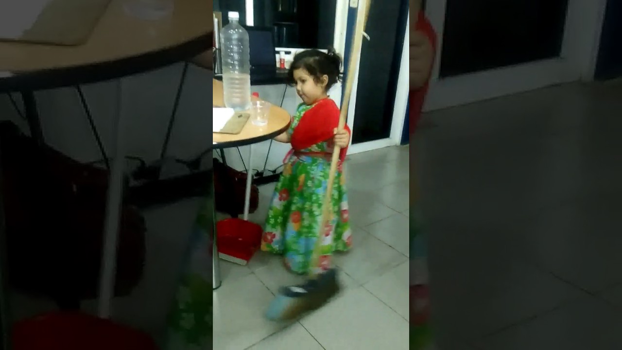 Madamita limpiando