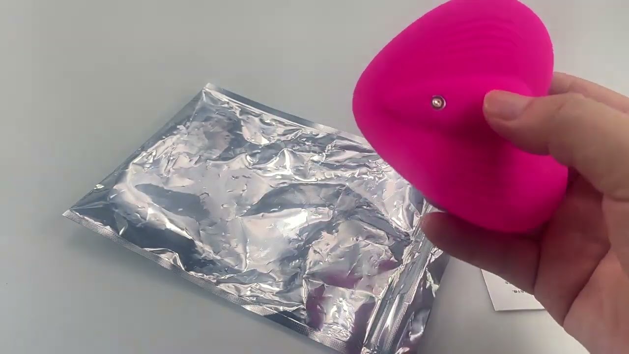Heart-Shaped Wearable Vibrator | APP-Controlled, Discreet, and Waterproof!