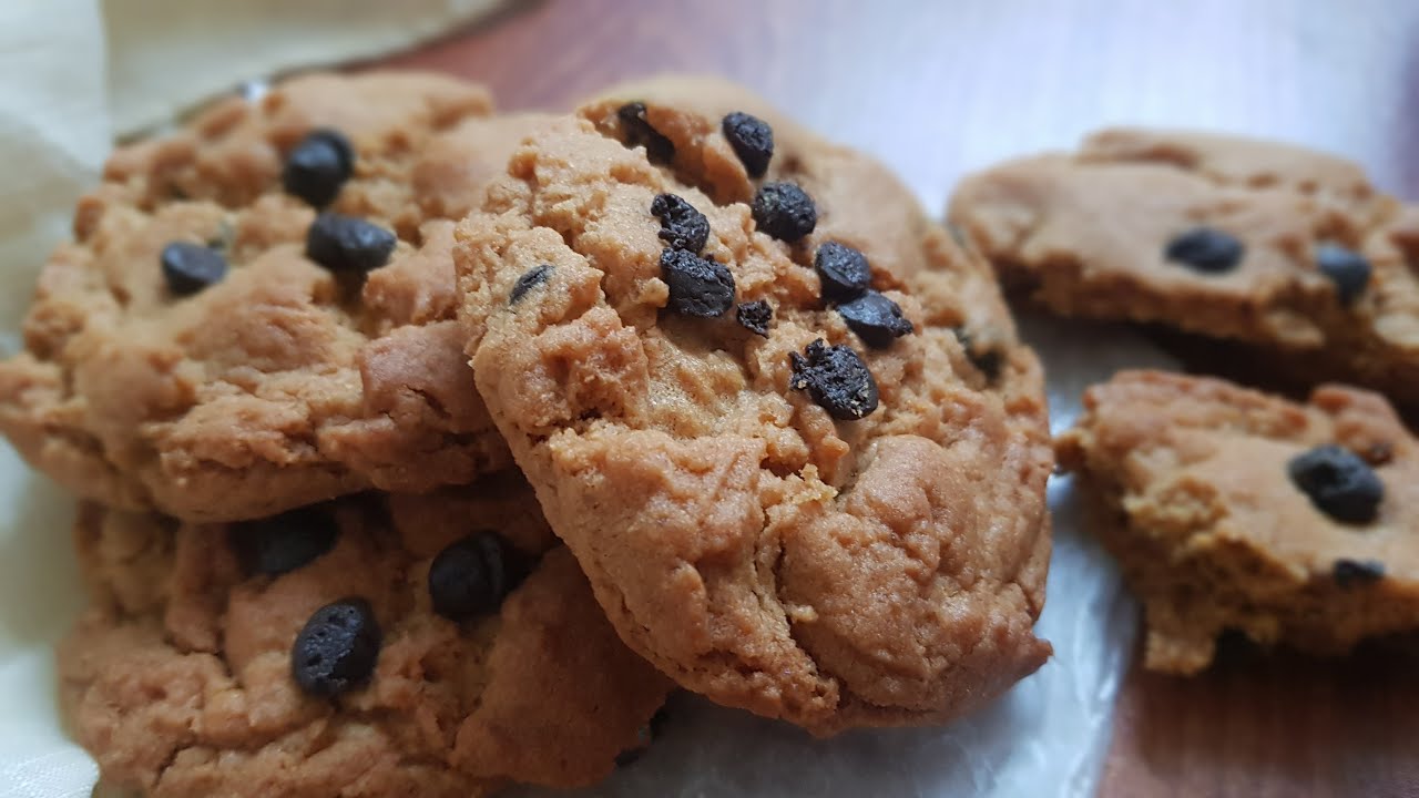 Easy Peanut Butter Cookies Recipe...peanut butter chocolate chip cookies