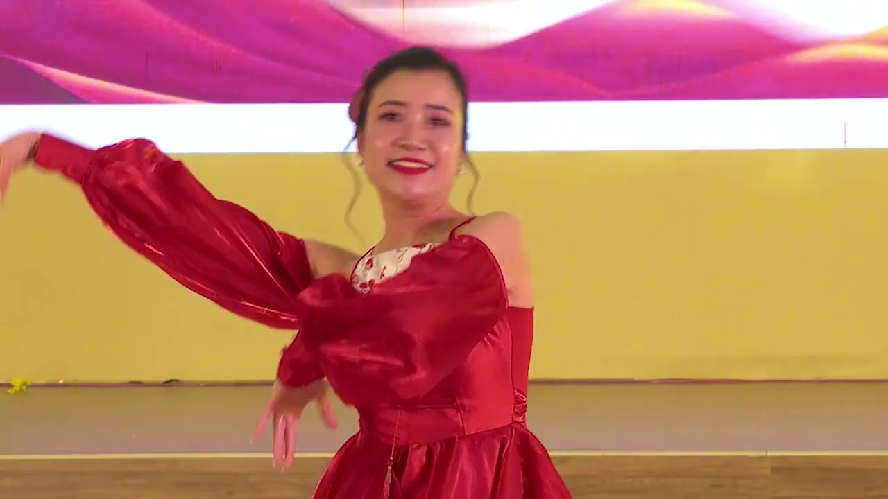 Múa bắc thang lên hỏi ông trời_Cô Đinh Riệu Thúy