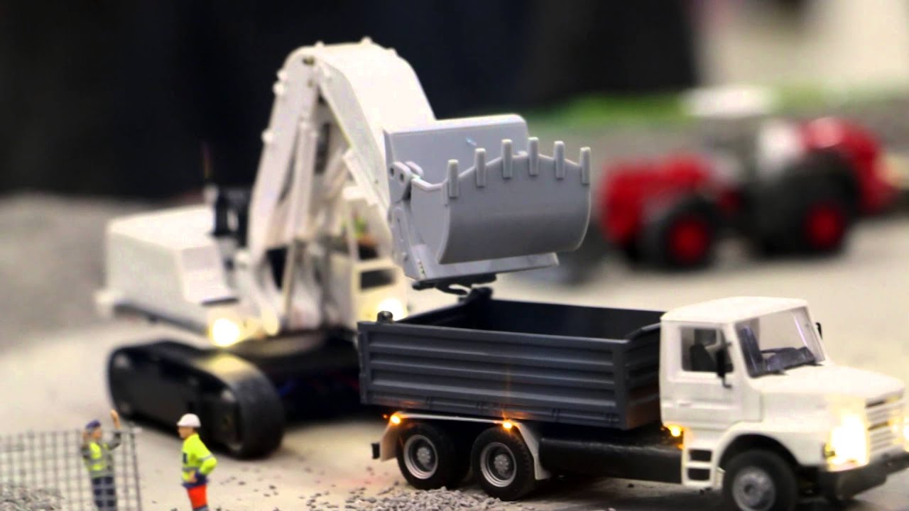 MJ Hobbymässan 1/87 scale truck and landrover