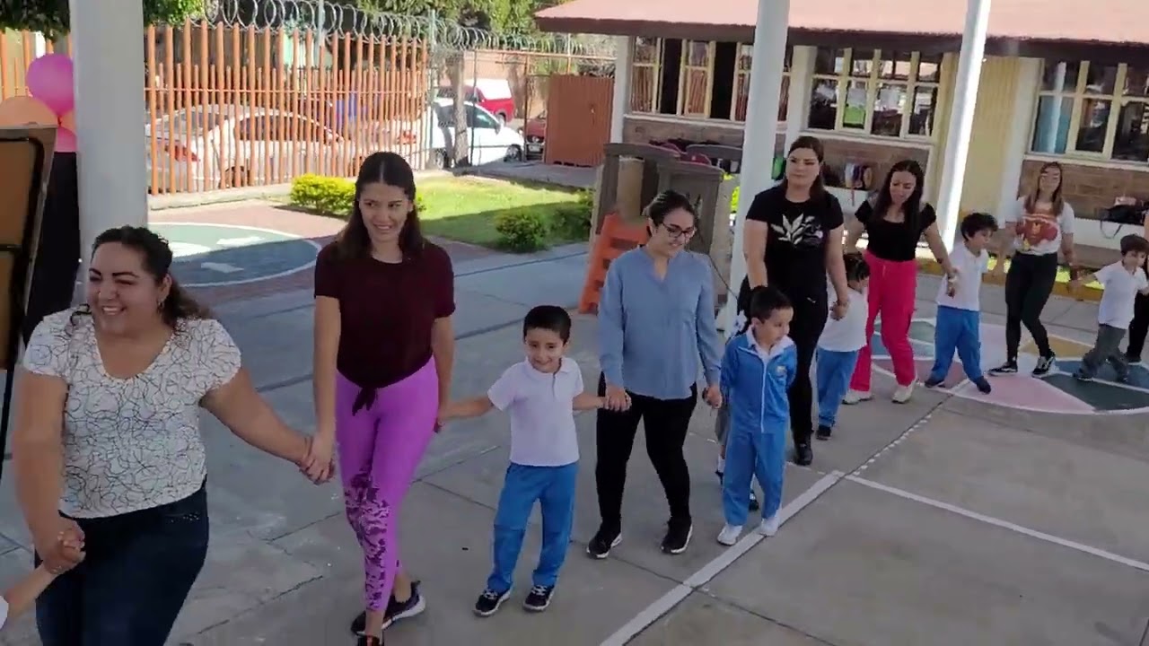 Sesión de Matrogimnasia en el Jardín de Niños 